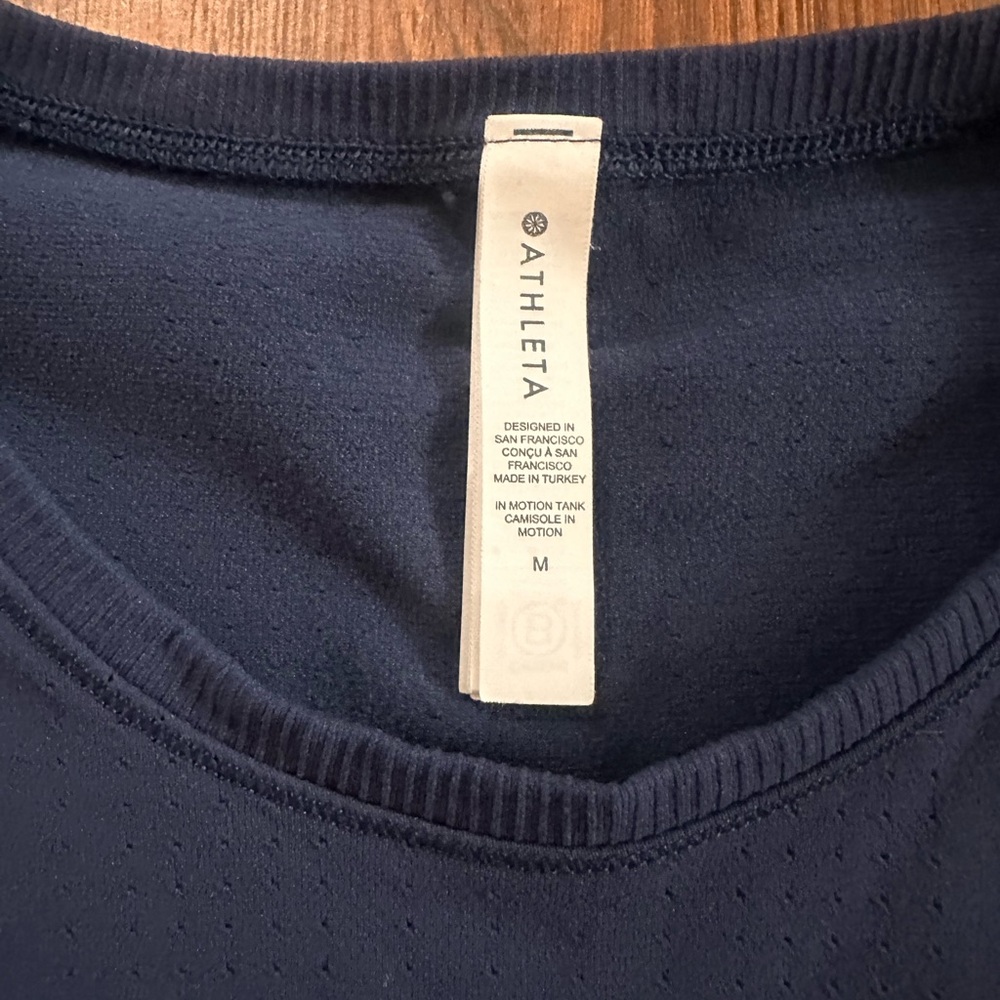 Athleta Navy Lightweight Tank Women’s Sleeveless Crew Neck Size M - Picture 2 of 3